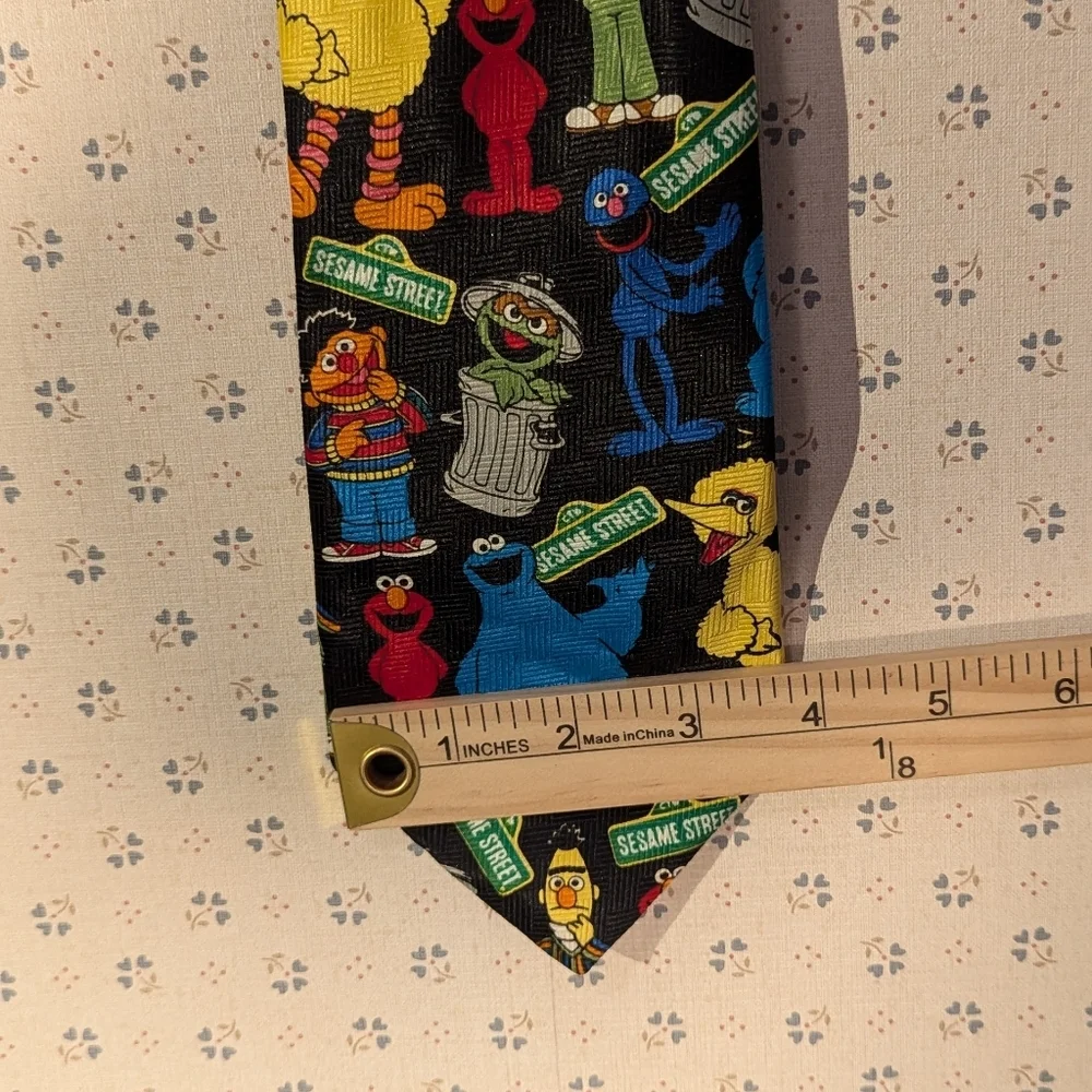 Sesame Street Colorful Character Print Tie Grover Oscar Big Bird Elmo Cookie